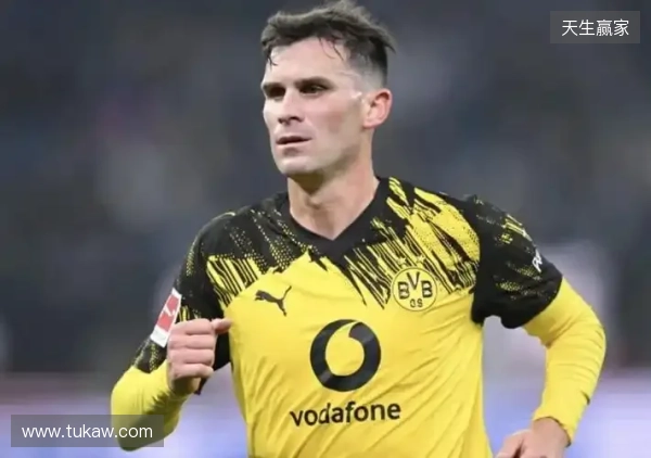 TA：布莱顿签格罗斯的转会费略低于200万欧元，有100万欧奖金