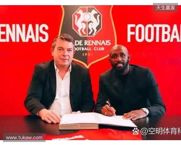 罗马诺：切尔西正与福法纳就本赛季冬窗的永久转会进行协商