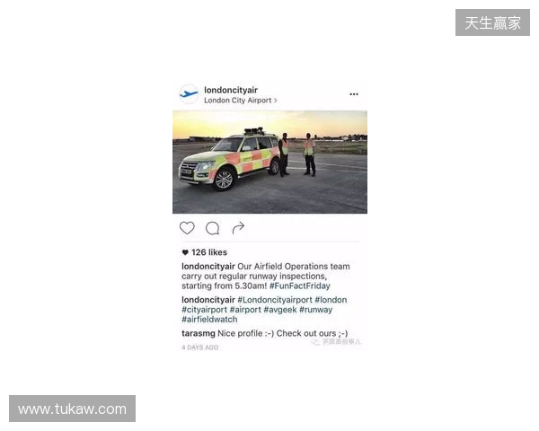 这回真卡车安排上了，切尔西球迷用卡车打出标语抗议BlueCo