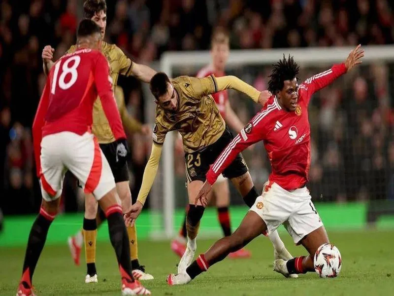 多古：球队本赛季凝聚力更强了，我已经很好地适应了英超联赛