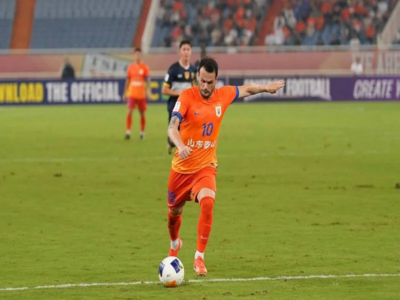 休闲时光😇卡扎伊什维利晒与家人出游照片，目前仍未和泰山续约