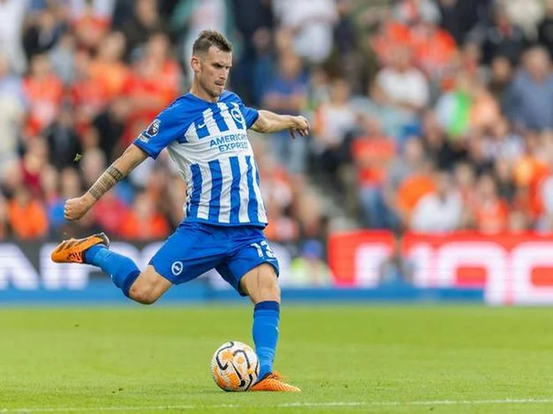 TA：布莱顿签格罗斯的转会费略低于200万欧元，有100万欧奖金