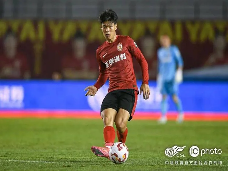 北青：U23国足主力球员贺一然今日抵达成都，即将加盟成都蓉城